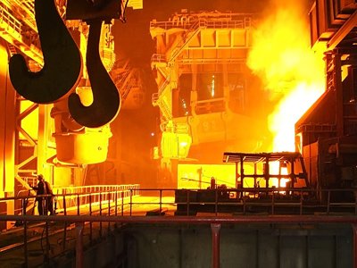 Es besteht die Gefahr der Vereitelung der Fusion der beiden großen Stahlunternehmen